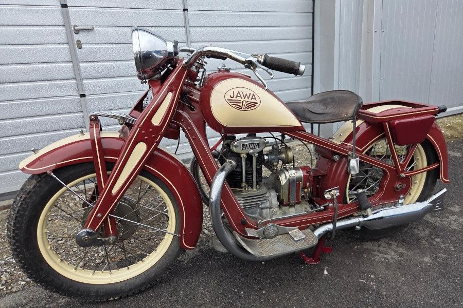 Motorka za milion, investiční mince, hodinky i telefonní karty. Češi v závěru roku potvrdili i ochotu pomáhat