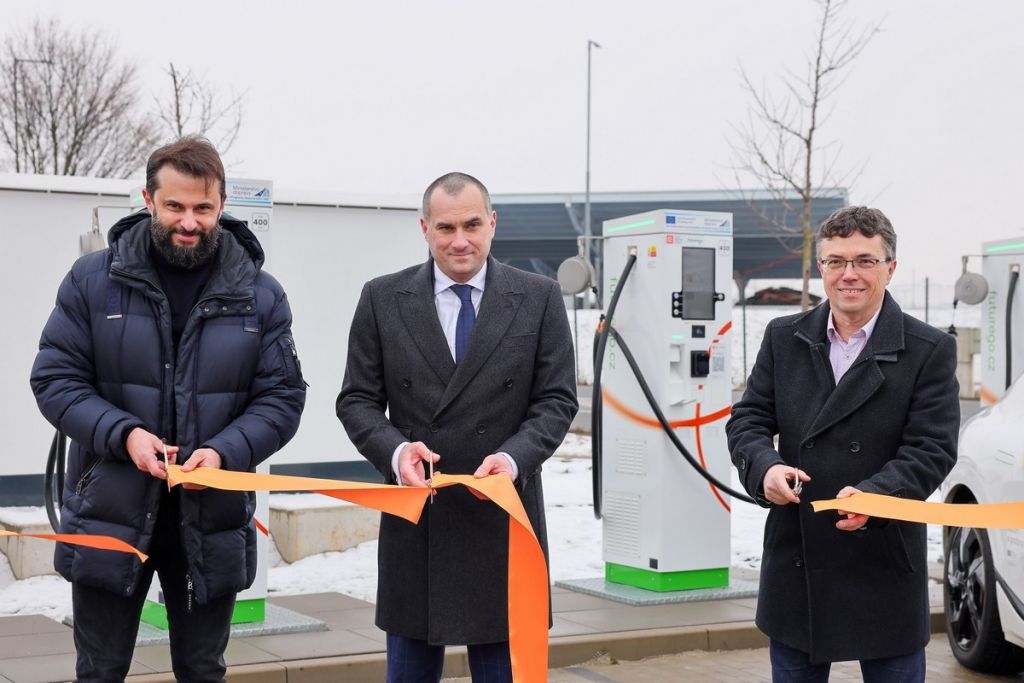 1000 stojanů pro elektromobily od ČEZ