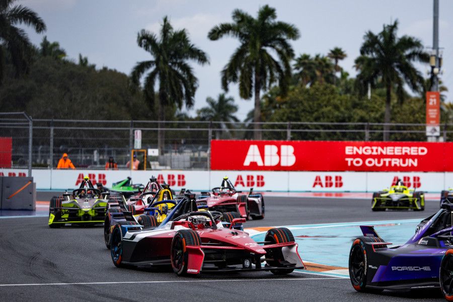 Citroën Racing čelil na okruhu v Miami náročnému závodu