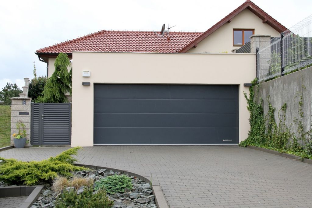 Garáže meziročně zdražily o pětinu