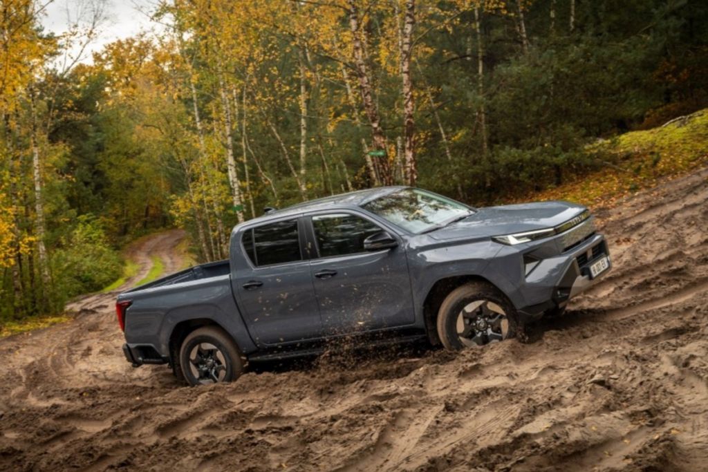 Přichází elektrická Toyota Hilux