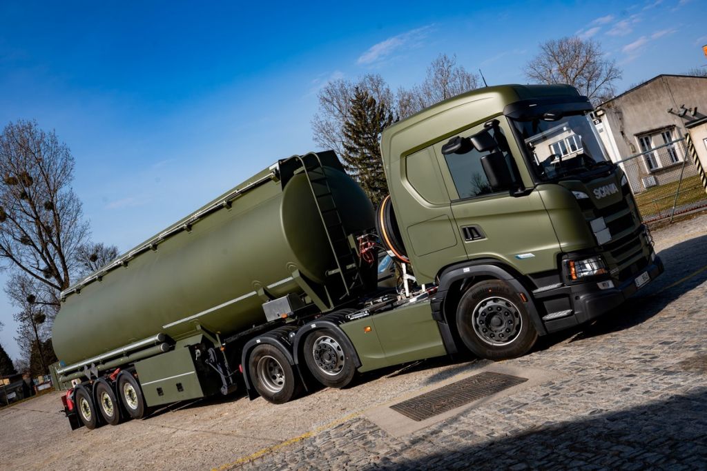 Cisternové soupravy s tahači Scania pro Armádu ČR
