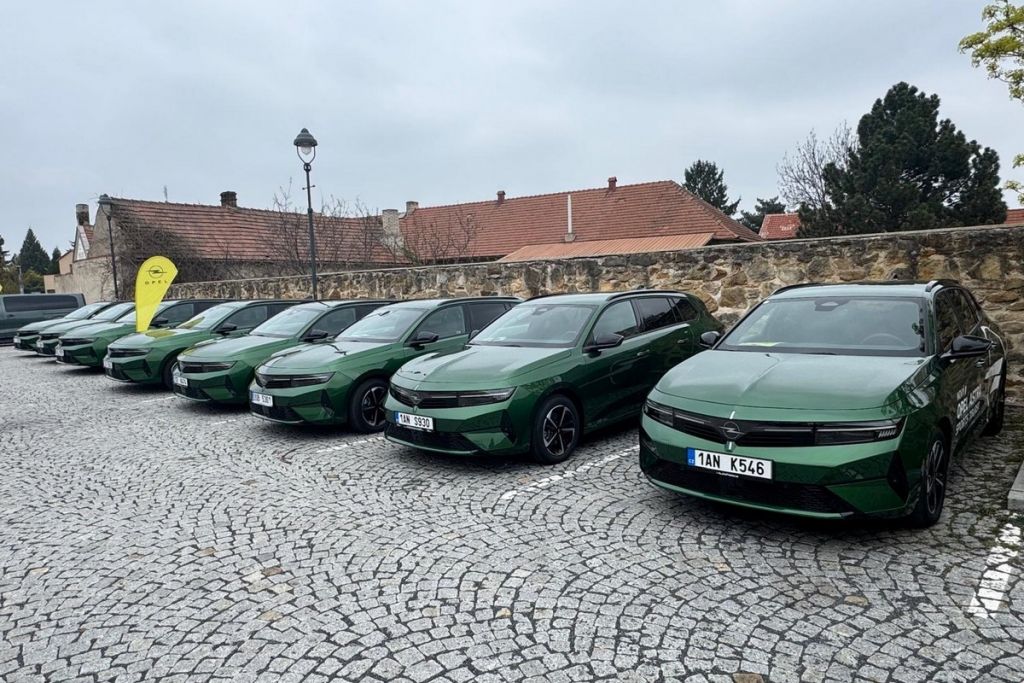 Opel pokračuje v úspěchu s modernizovanou Astrou