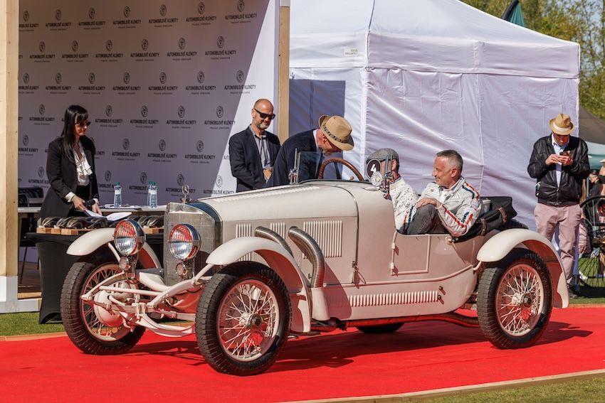 Přehlídka vzácných historických automobilů ve stylu Concours d’Elegance
