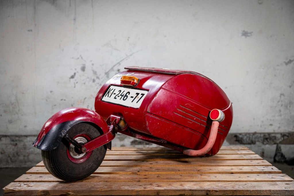 Do dražby míří desítky historických motocyklů, raritních motorů i americký Mercury Eight od 1 Kč